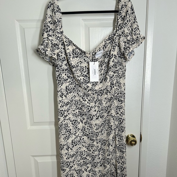 Park & Fifth Midi Dress with short sleeves and slit - Picture 2 of 5